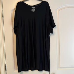 NWT Duluth vee neck tee